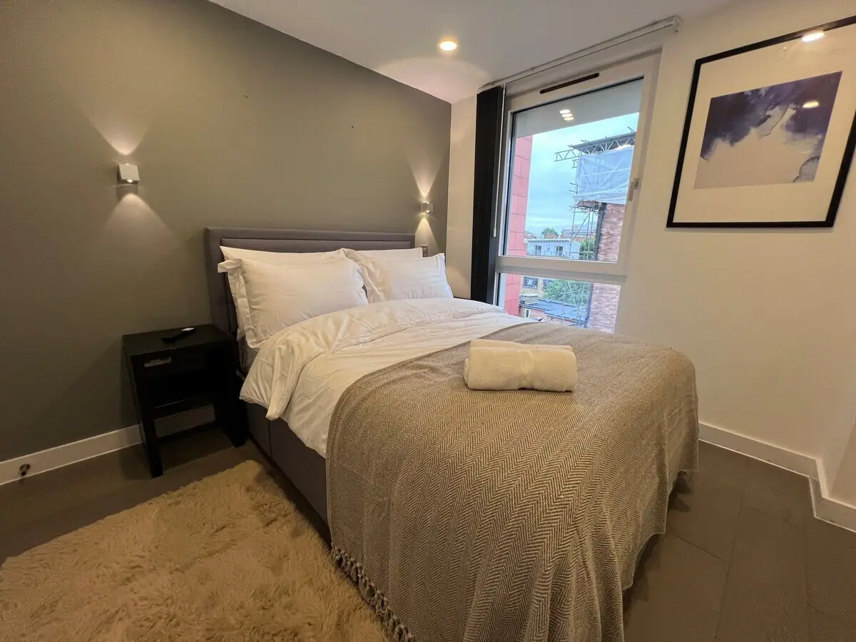 Aldgate Apartments FT5 — bedroom