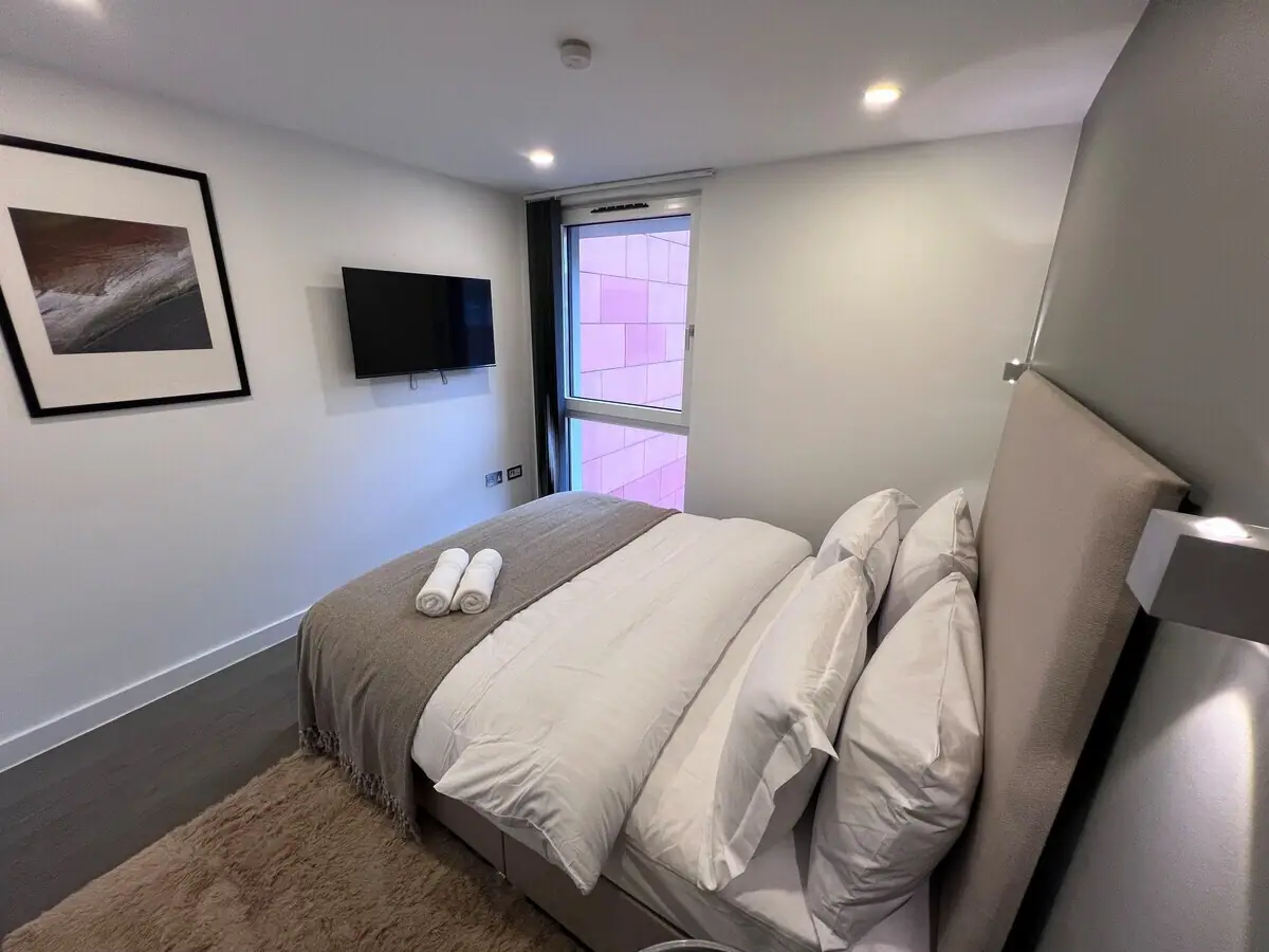 Aldgate Apartments FT5 — bathroom