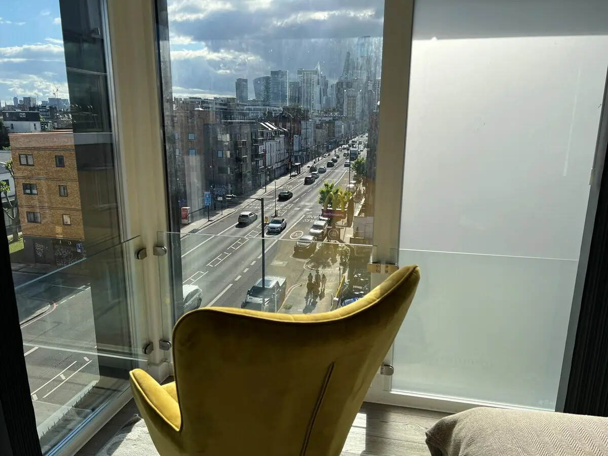 Aldgate Apartments FT5 — interior