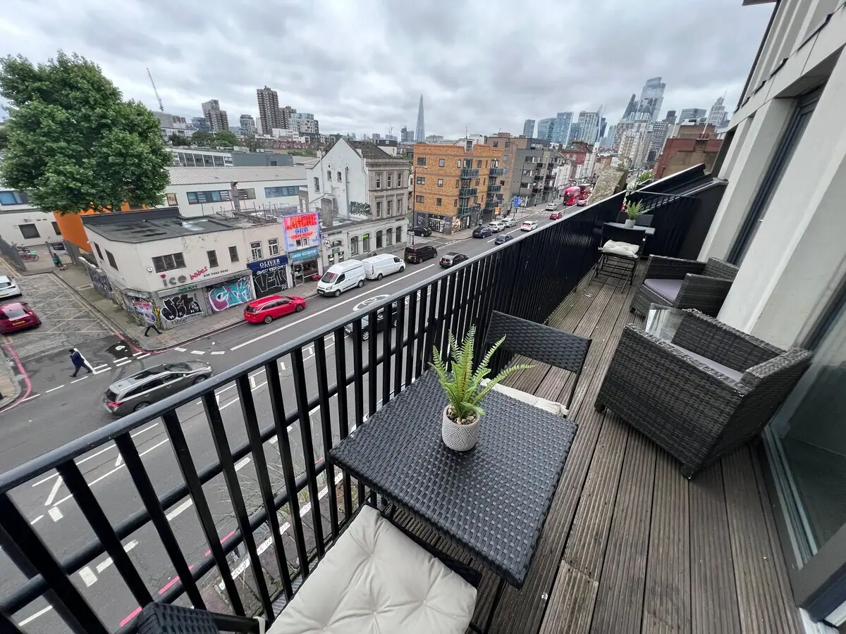 Aldgate Apartments FT5 — second bedroom