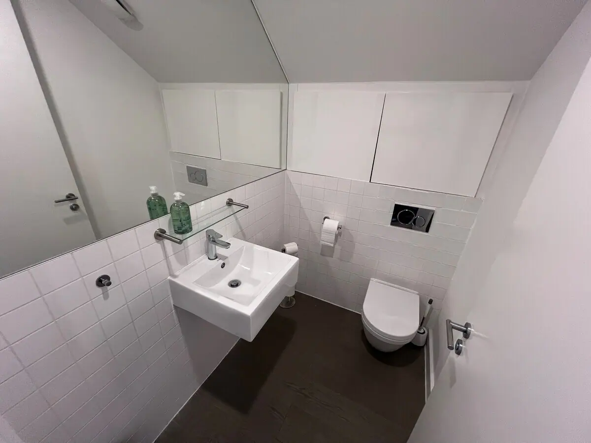 Aldgate Apartments FT5 — interior view