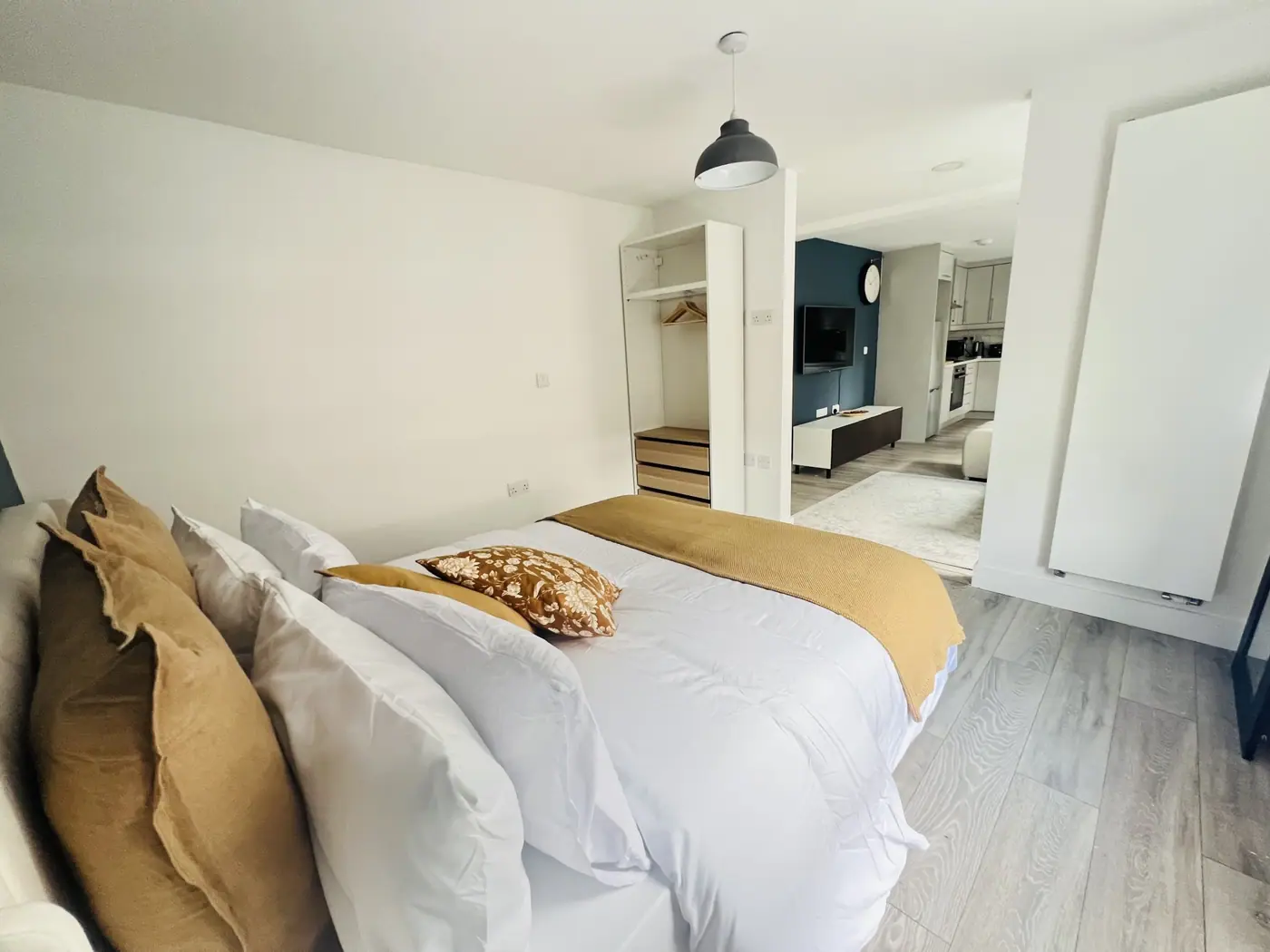 FT1 Brick Lane Apartment — bedroom
