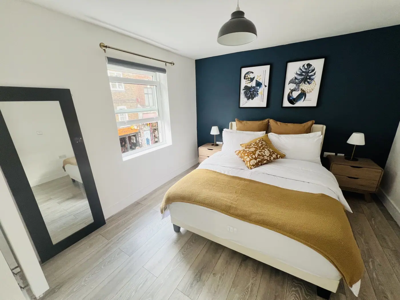 FT1 Brick Lane Apartment — bathroom
