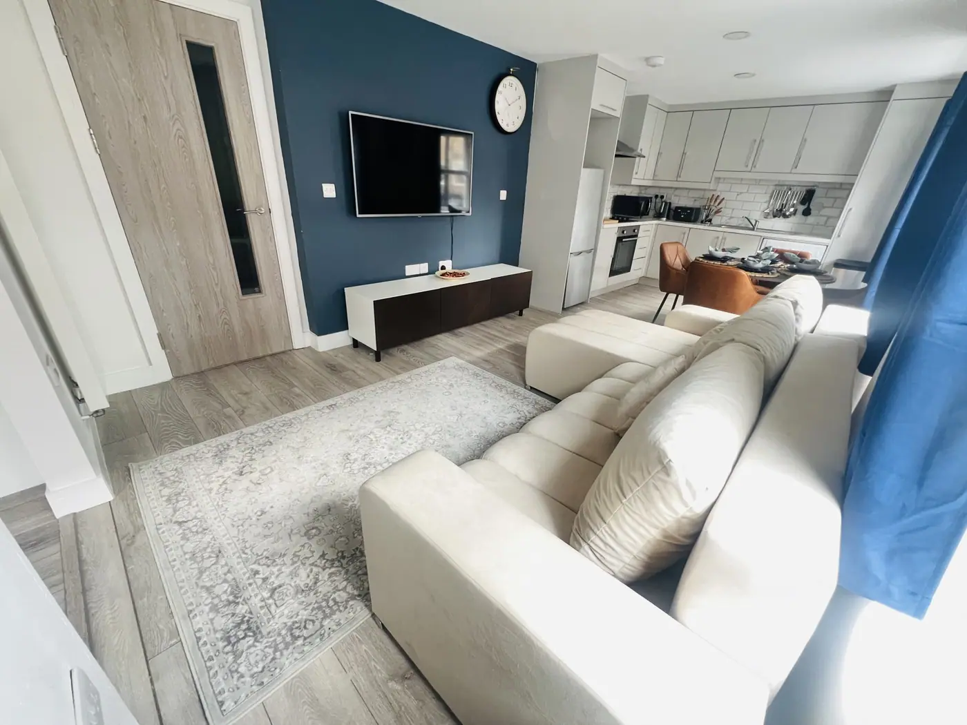 FT1 Brick Lane Apartment — outside space