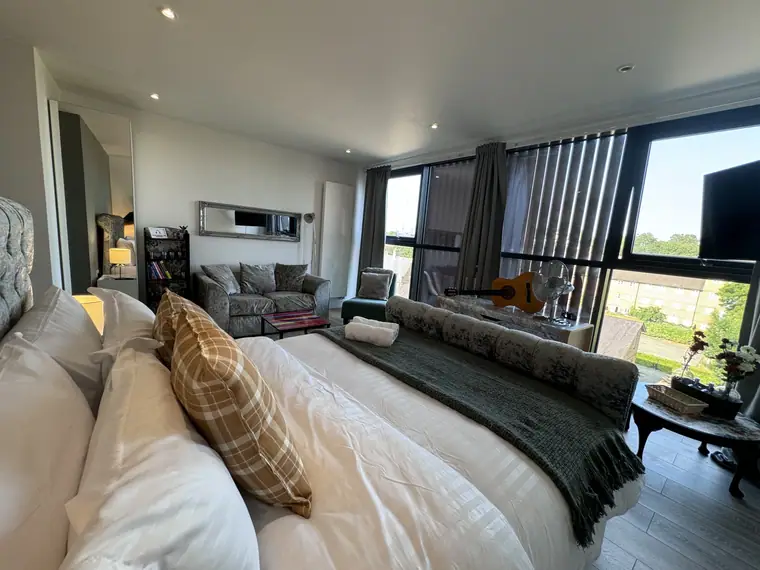 FT10 Brick Lane Apartments — two-bedroom apartment with balcony in Brick Lane, London