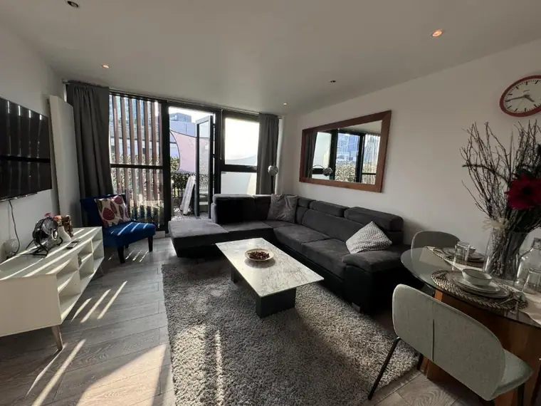 Full house FT10 at FT10 Brick Lane Apartments