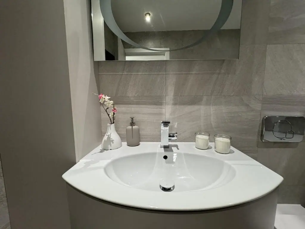 FT10 Brick Lane Apartments — interior