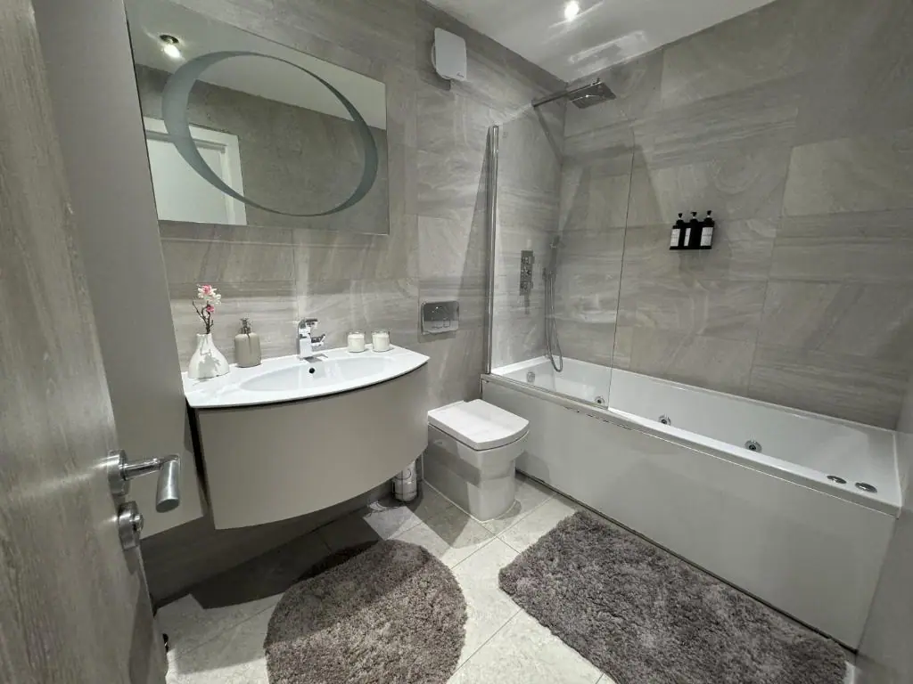 FT10 Brick Lane Apartments — second bedroom