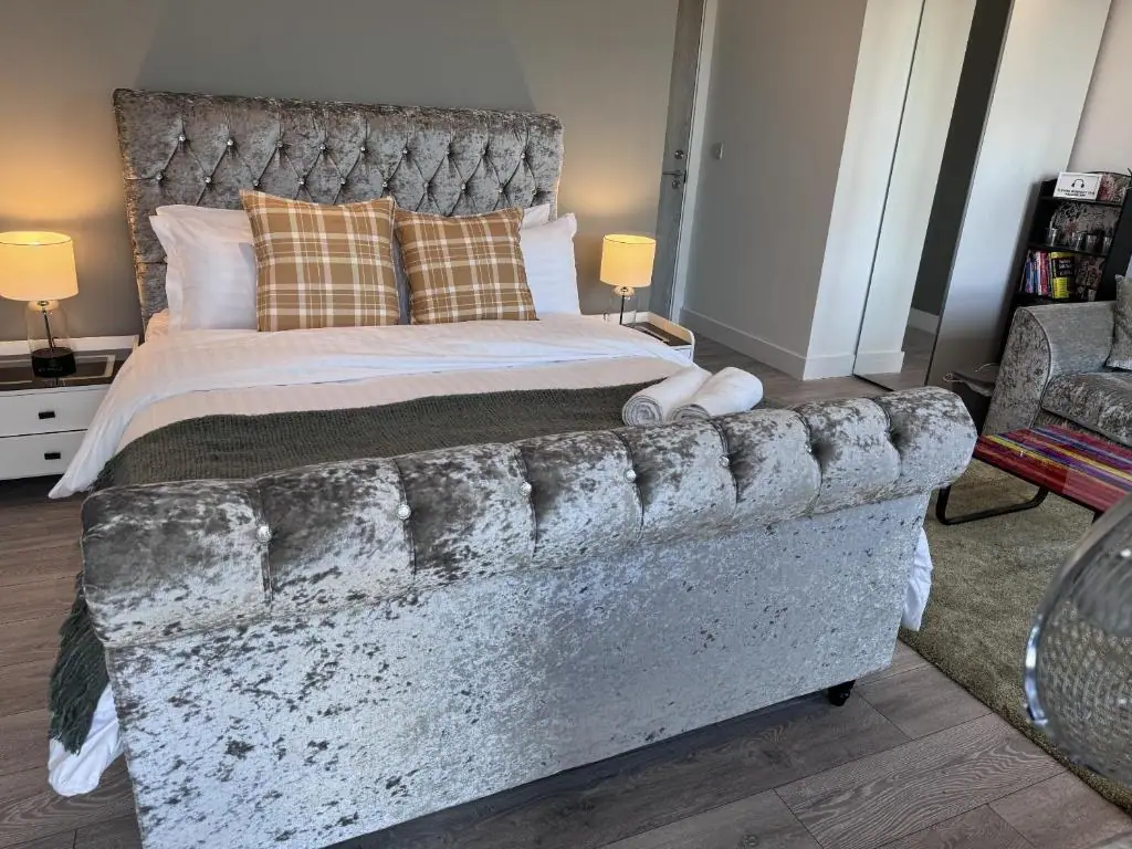 FT10 Brick Lane Apartments — interior view