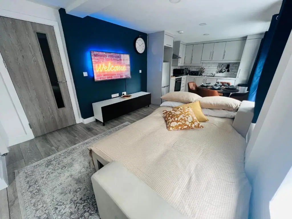 FT2 Brick Lane Apartment — kitchen