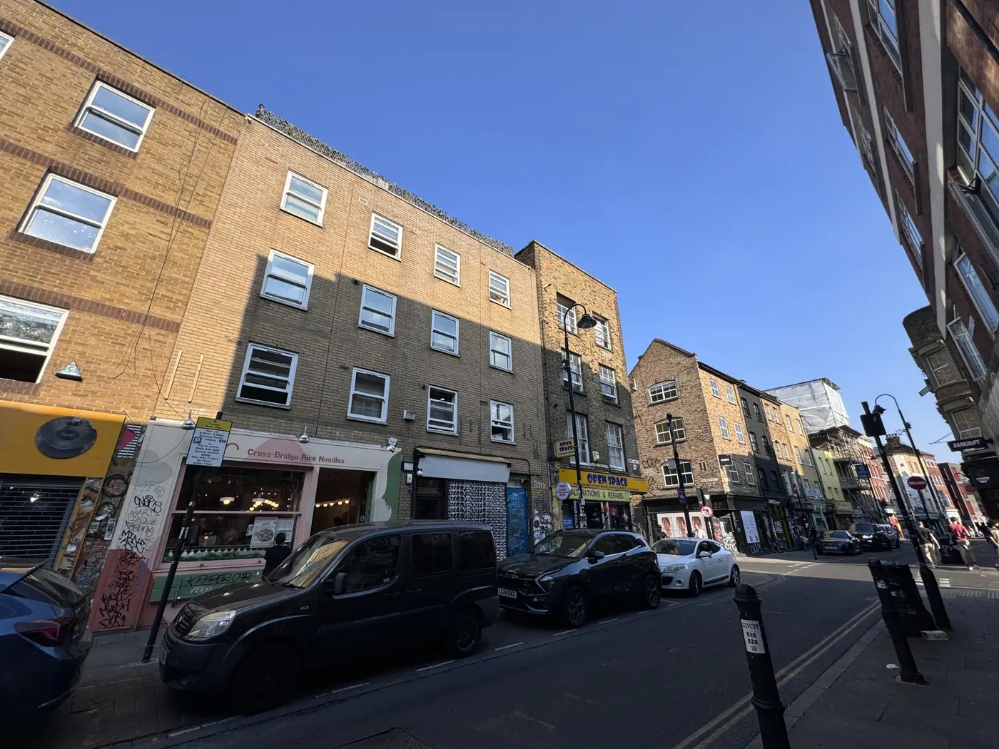 FT2 Brick Lane Apartment — dining area