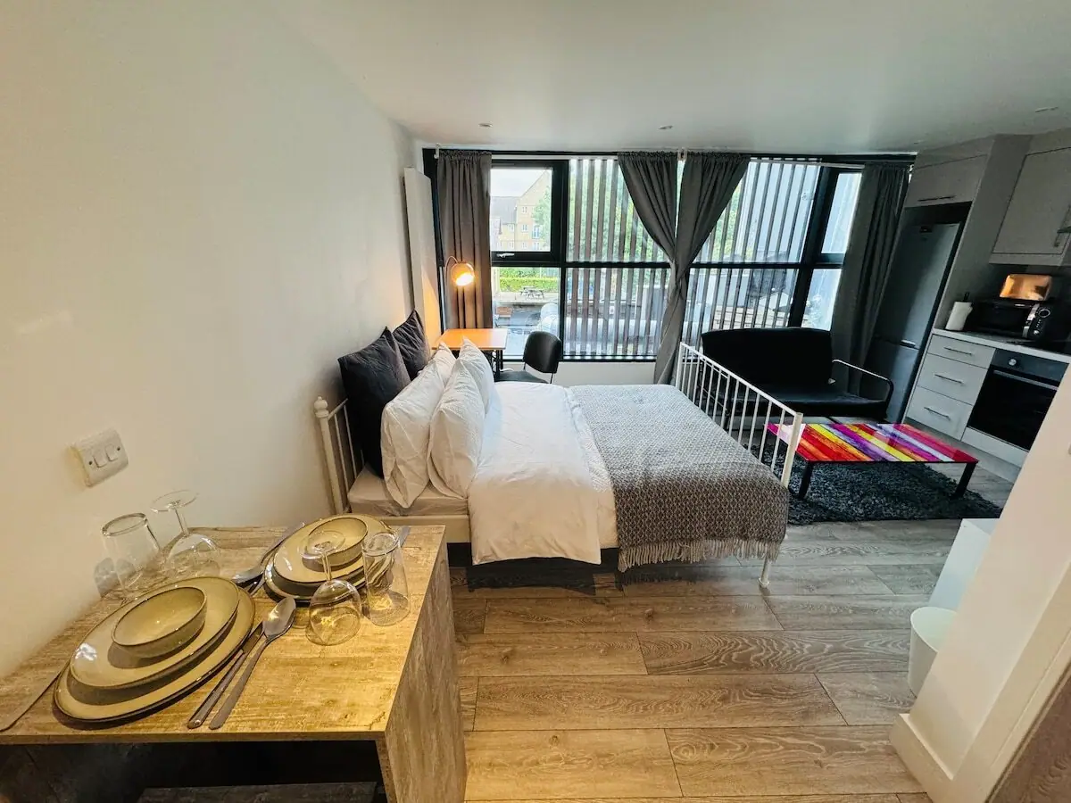 FT3 Brick Lane — living area