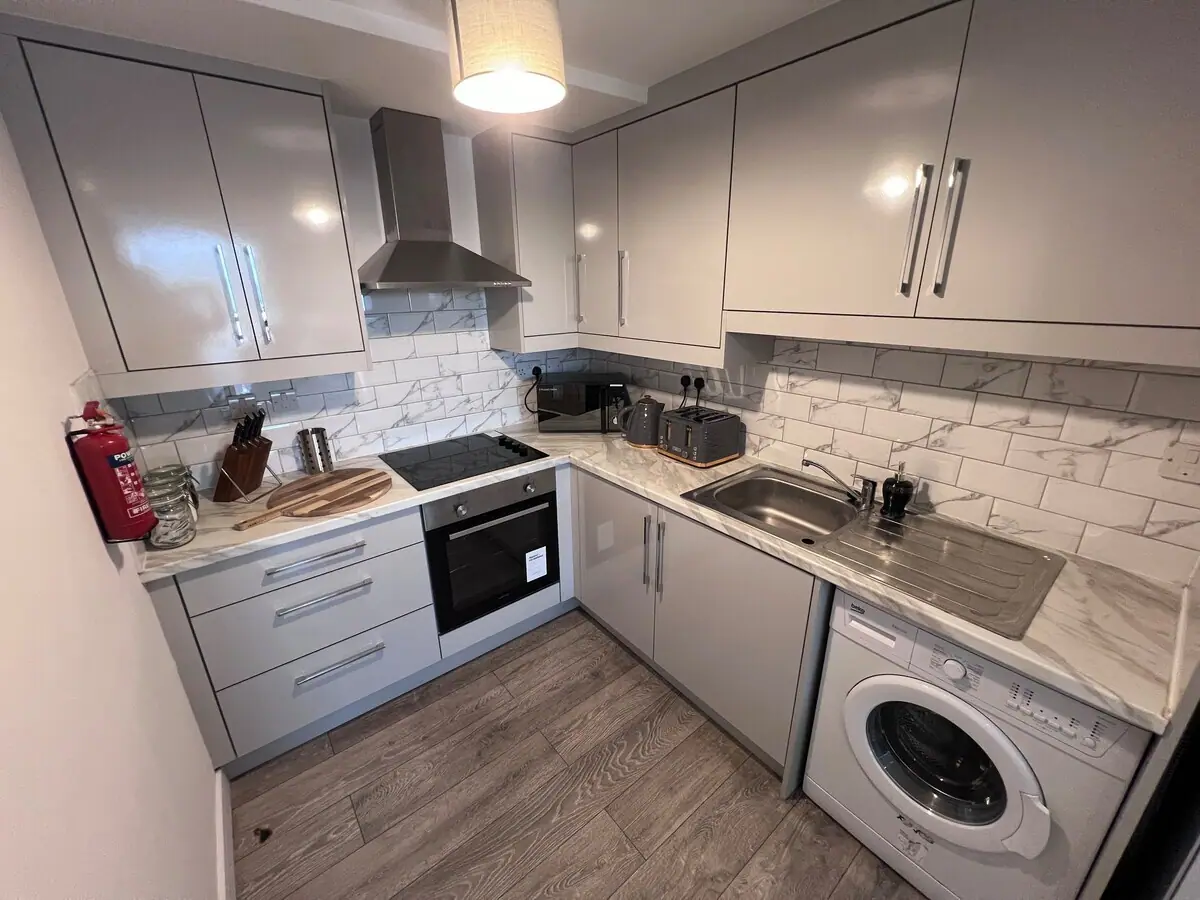 FT5 Brick Lane Apartments — bathroom