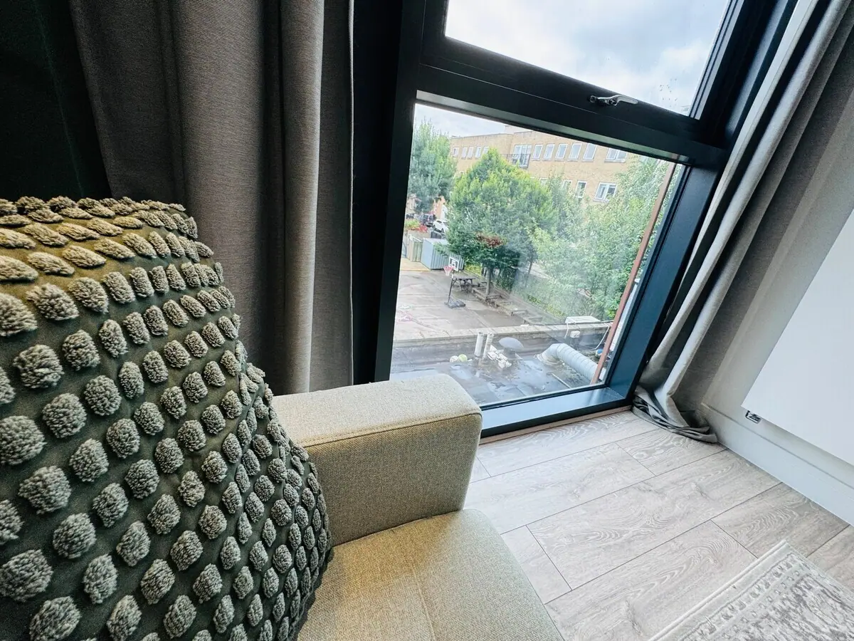 FT5 Brick Lane Apartments — interior