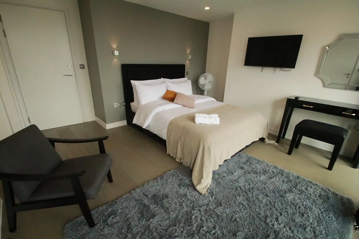 FT6 Aldgate Apartments — bedroom