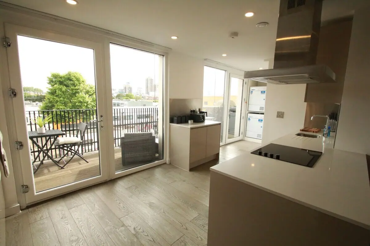 FT6 Aldgate Apartments — interior