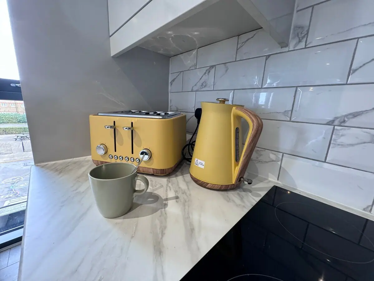 FT6 Brick Lane Studio — kitchen