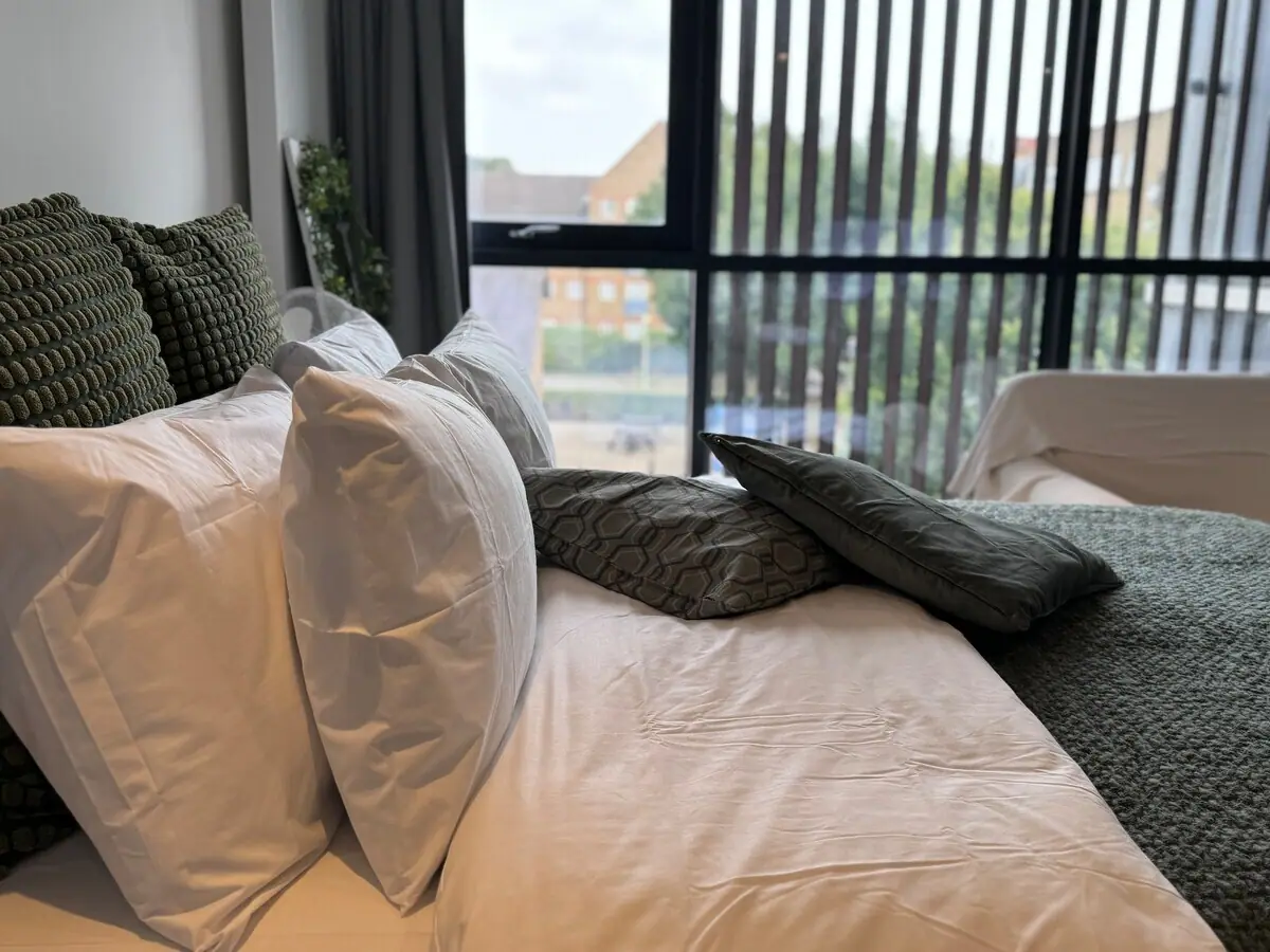 FT6 Brick Lane Studio — bedroom