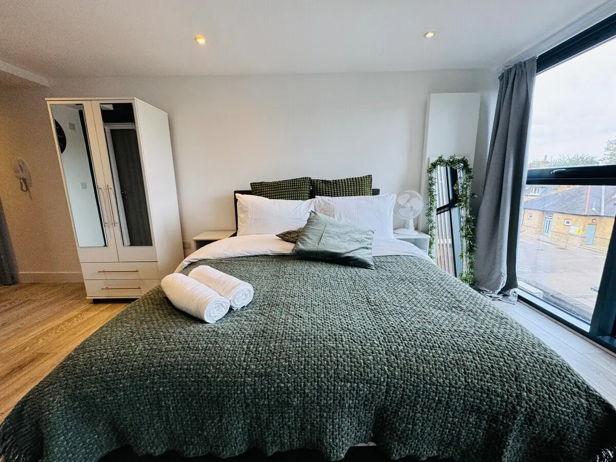 FT6 Brick Lane Studio — second bedroom