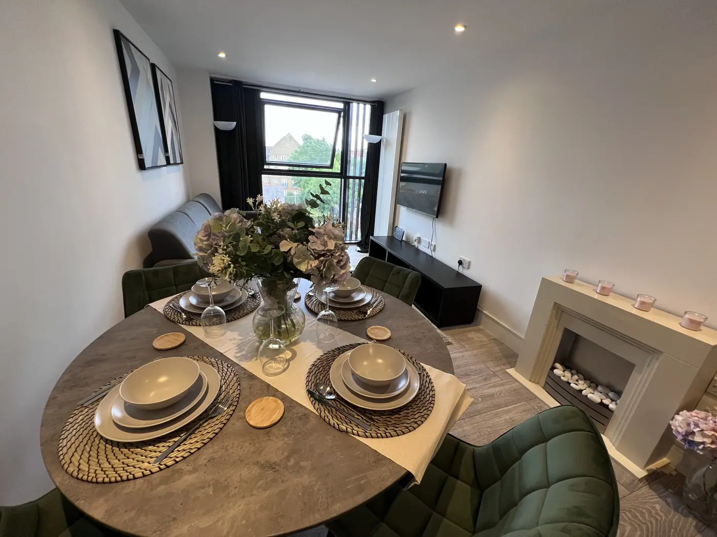 FT8 Brick Lane Apartments — bedroom