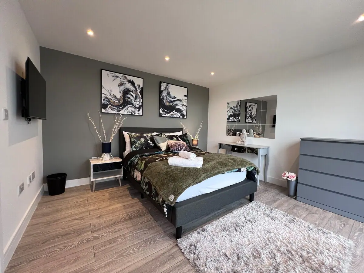 FT8 Brick Lane Apartments — workspace