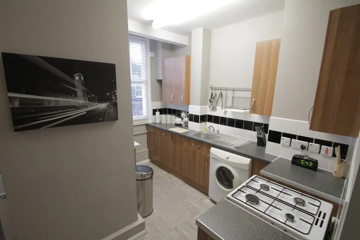 Henley Apartments — bathroom