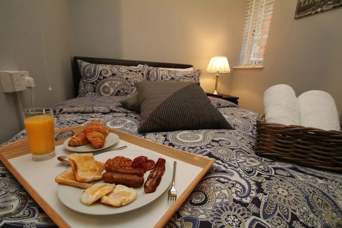 Moseley Apartments — living area