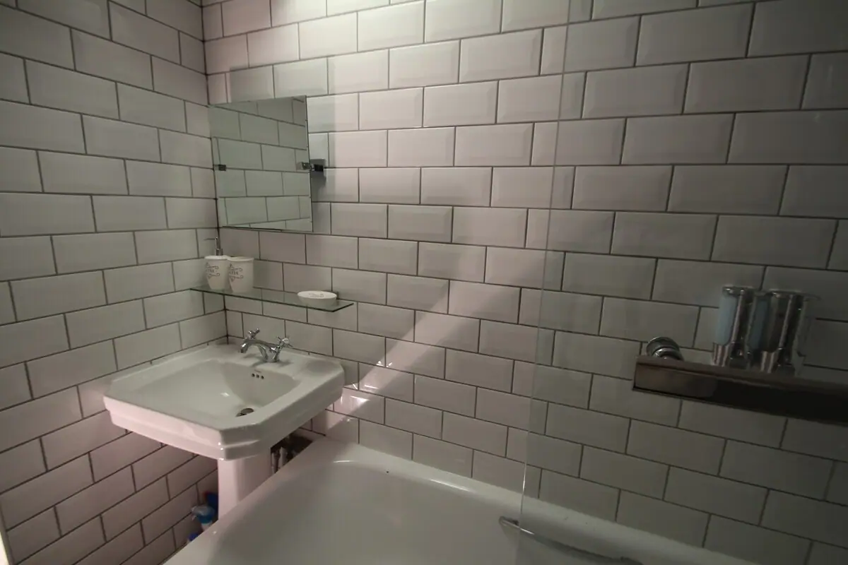 Moseley Apartments — kitchen