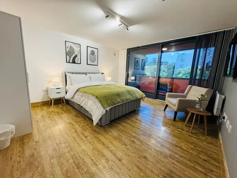 The Edge FT2 — two-bedroom apartment with balcony in Edgware Road, London