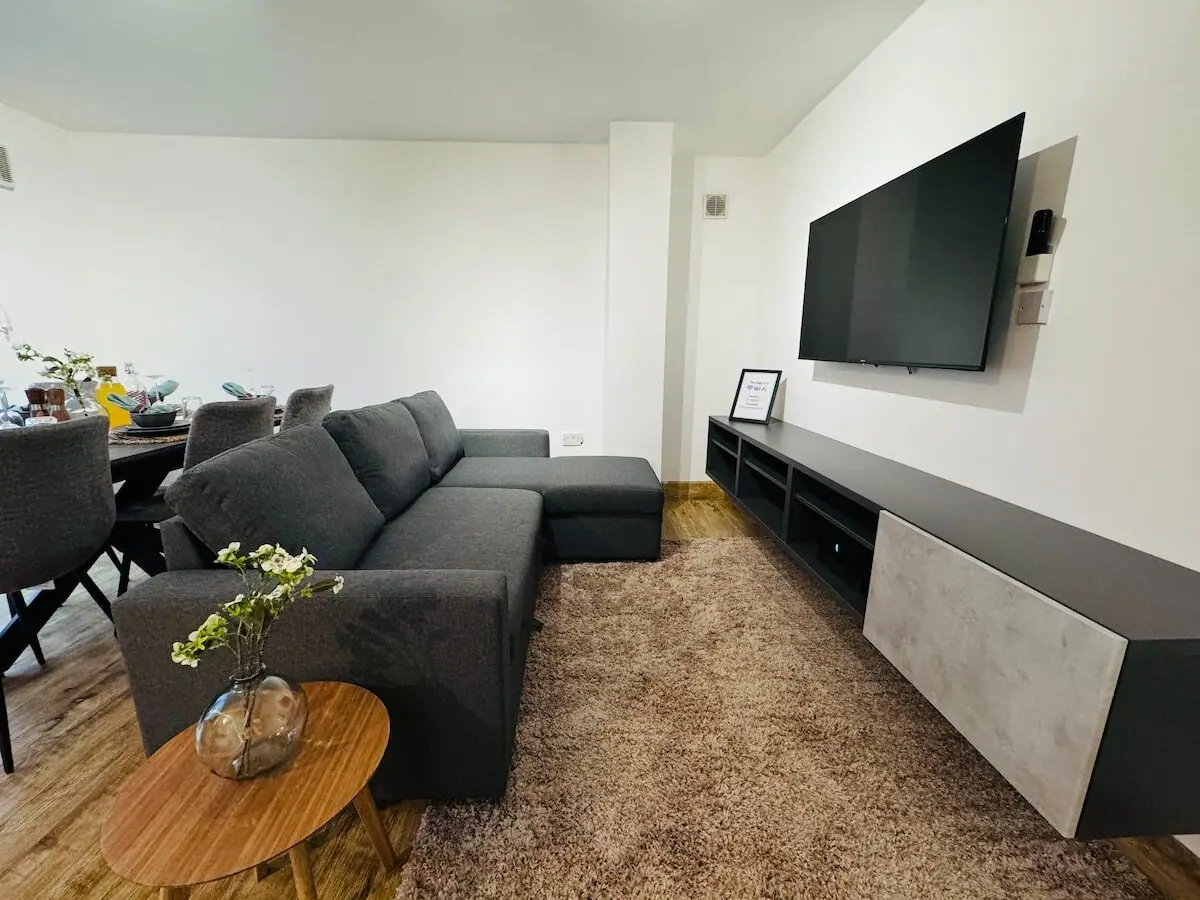The Edge FT2 — living area