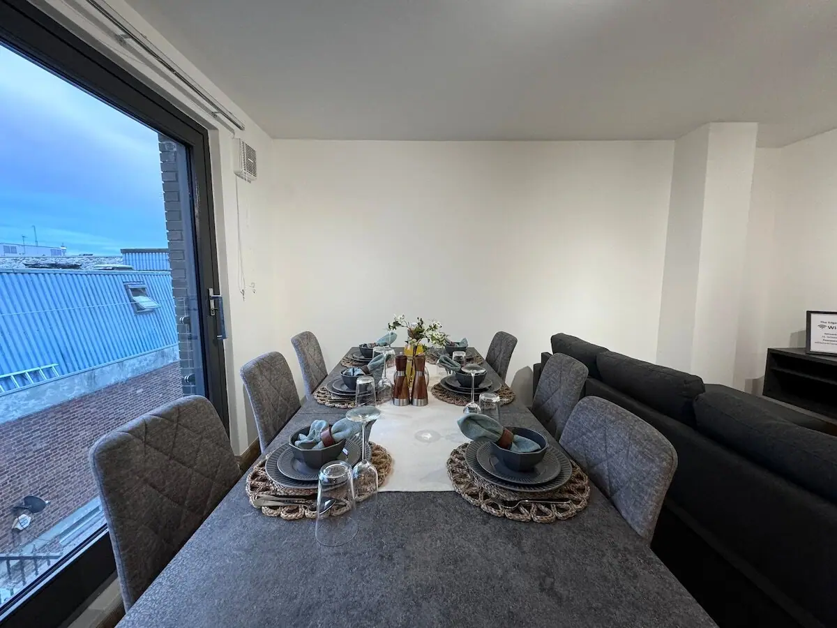 The Edge FT2 — dining area