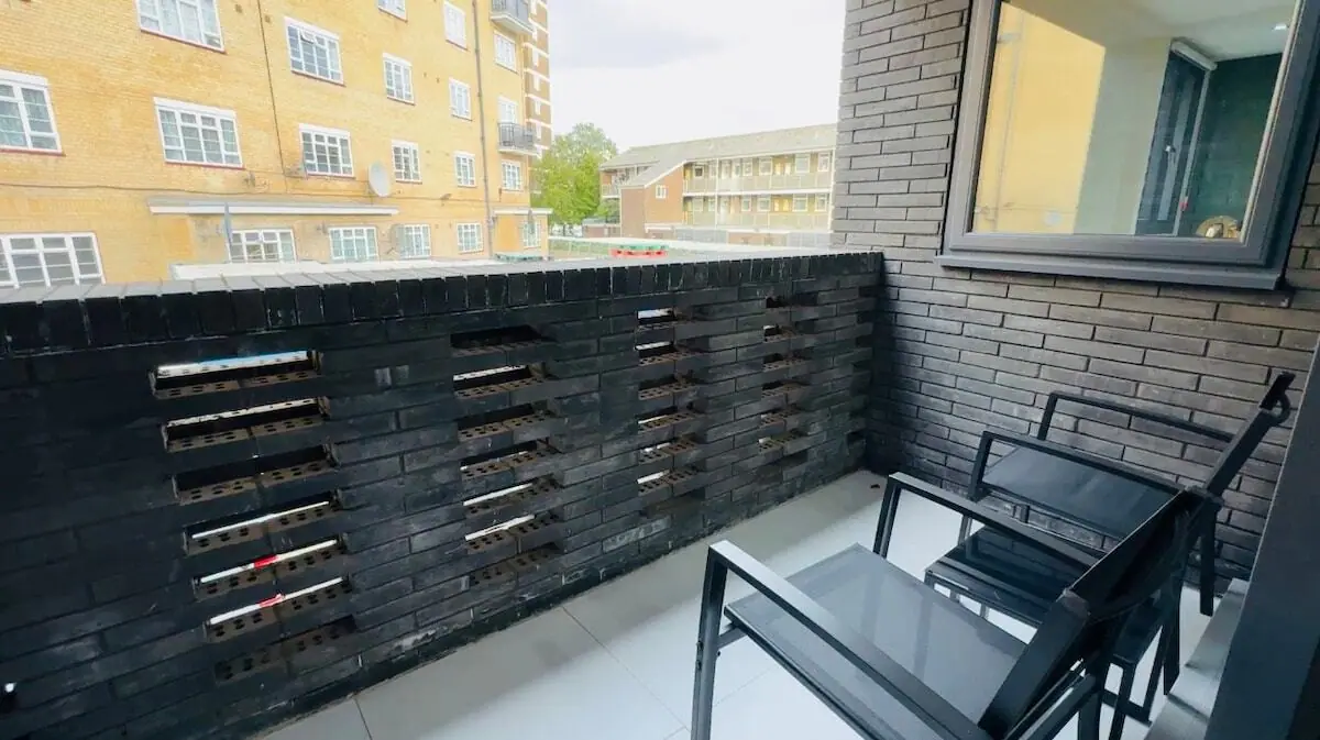 The Edge FT4 — kitchen
